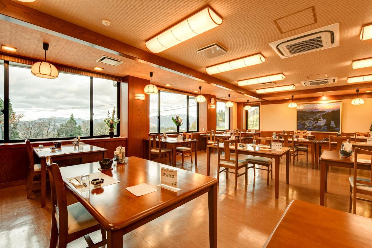 Unkai Hotel Tokamachi Buitenkant foto