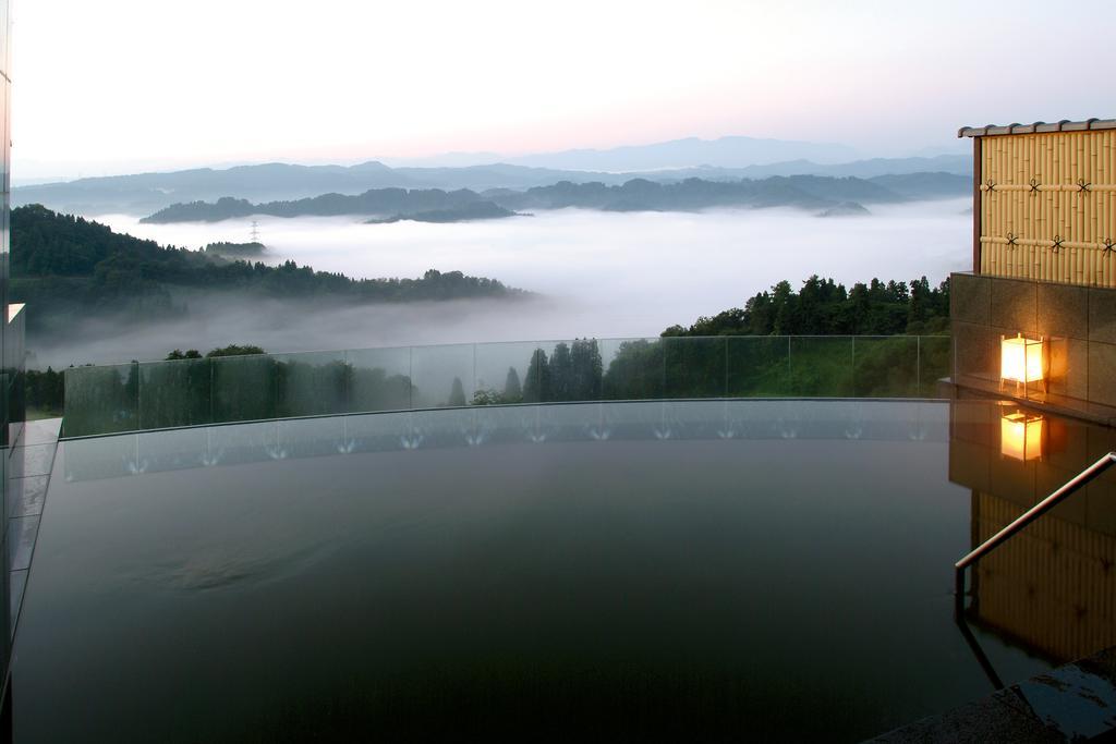 Unkai Hotel Tokamachi Buitenkant foto