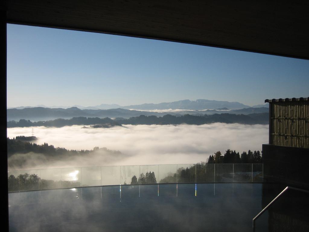 Unkai Hotel Tokamachi Buitenkant foto