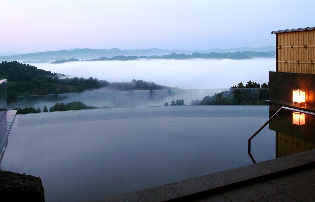 Unkai Hotel Tokamachi Buitenkant foto